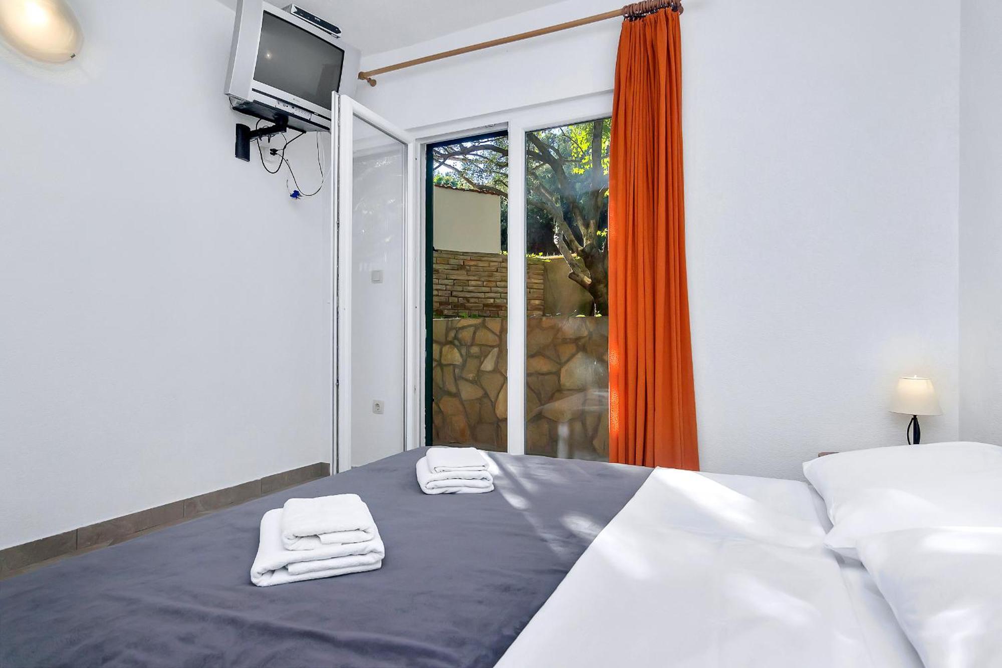 Apartmani Nikola Zastražišće Exterior foto