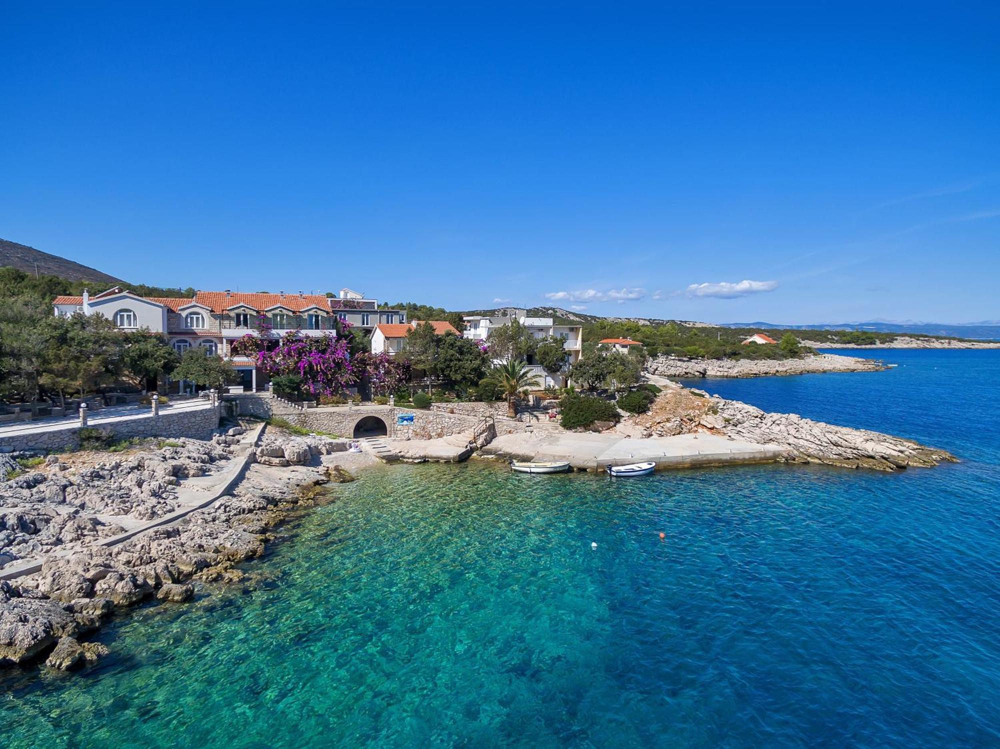 Apartmani Nikola Zastražišće Exterior foto