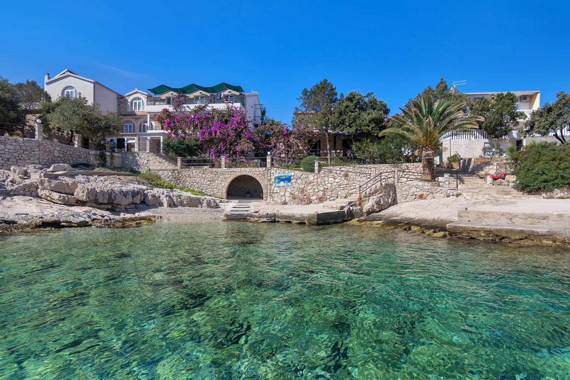 Apartmani Nikola Zastražišće Exterior foto