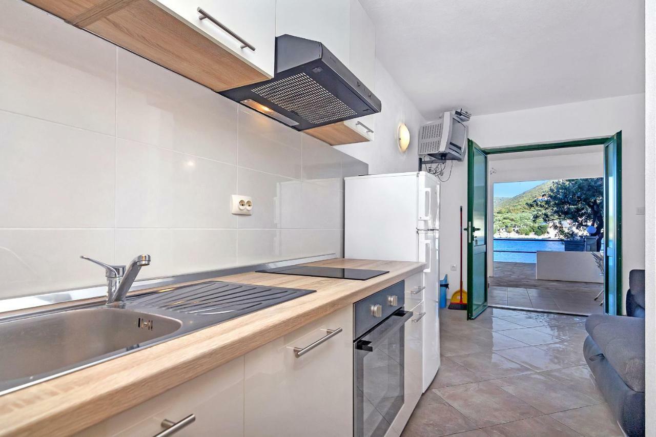 Apartmani Nikola Zastražišće Exterior foto