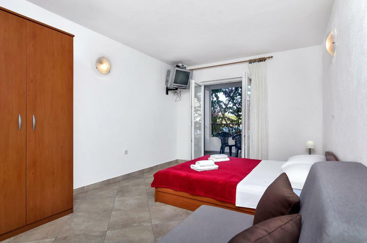 Apartmani Nikola Zastražišće Exterior foto